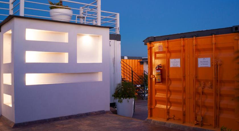 Container Inn