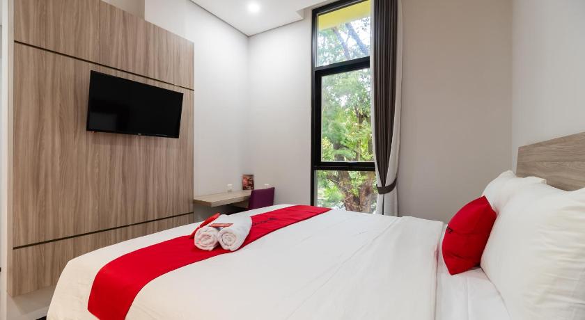 RedDoorz Plus near Senayan City