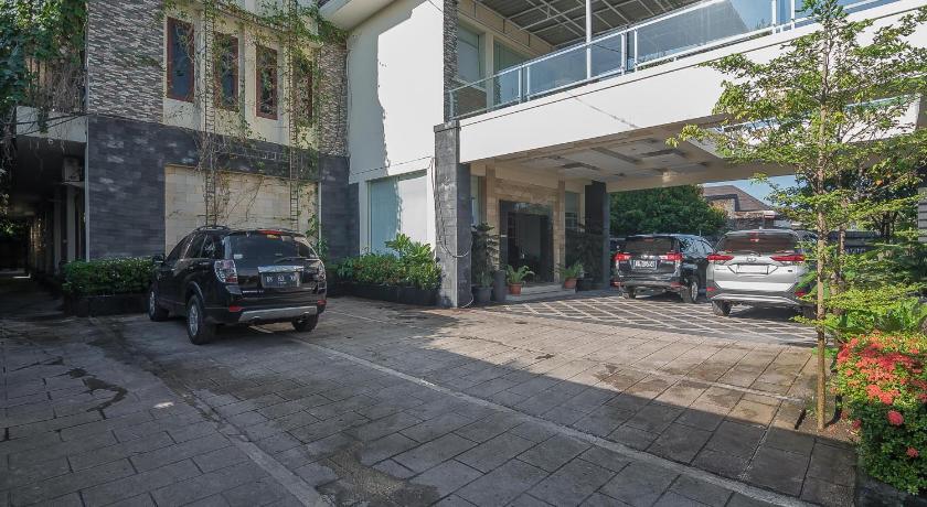RedDoorz Plus near Cambridge City Square 2 Medan - image 6