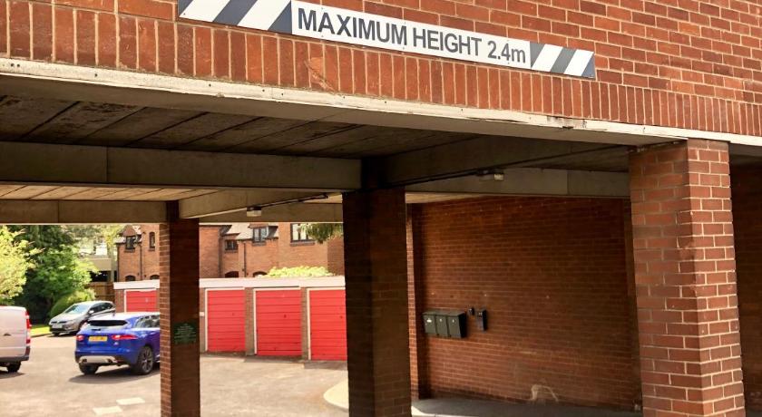 AB - Top floor 2 bed modern town centre apartment with parking for one vehicle photo