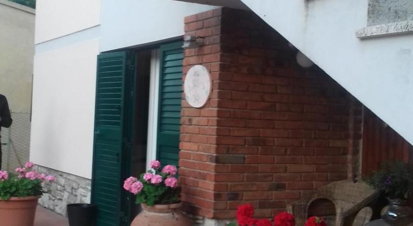 Gino's House photo