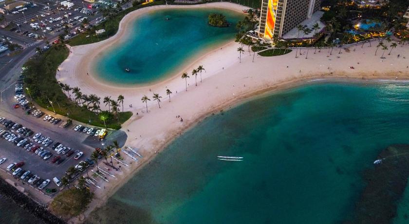 Waikiki Condo High Floor Views Beaches Convention Center