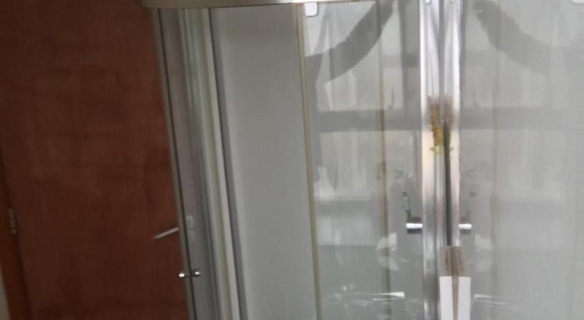 Prime location rooms in high street photo