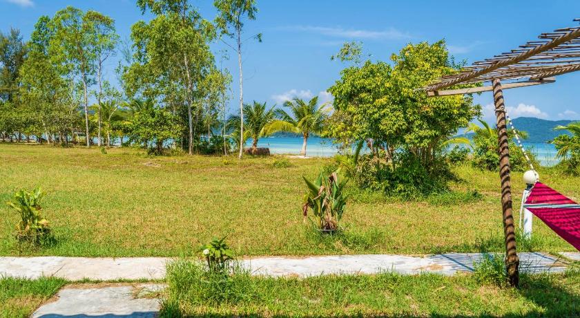 Image of Deluxe Villa with Air Conditioning and Sea View 7