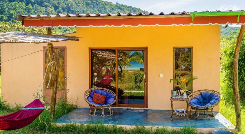 Image of Deluxe Villa with Air Conditioning and Sea View 1