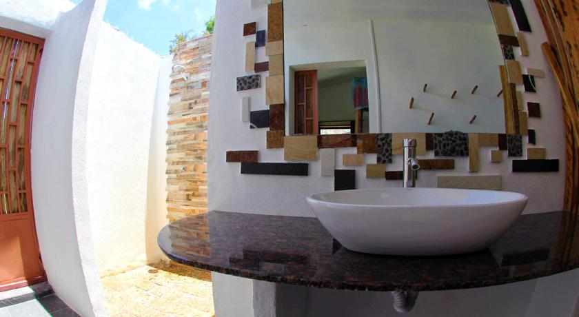 Image of Deluxe Villa with Air Conditioning and Sea View 6