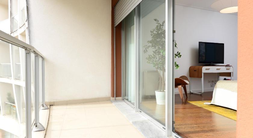 New loft with swimming pool at Parque das Nacoes! photo