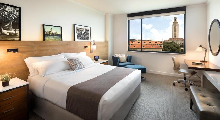 Image of King Room with University View 0