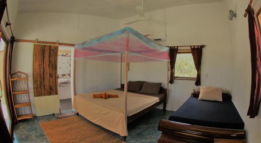 Image of Deluxe Villa with Air Conditioning and Sea View 0