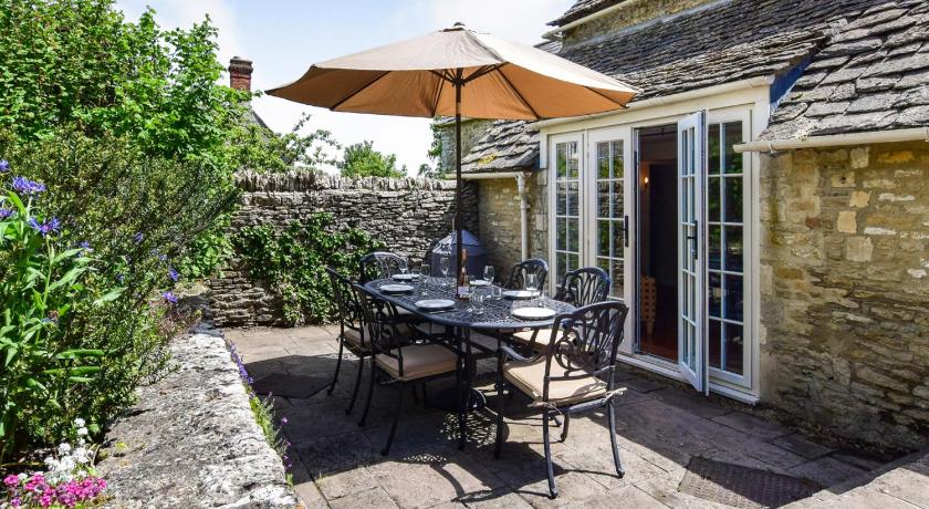 Cotswold Cottage — Hotel in Hatherop
