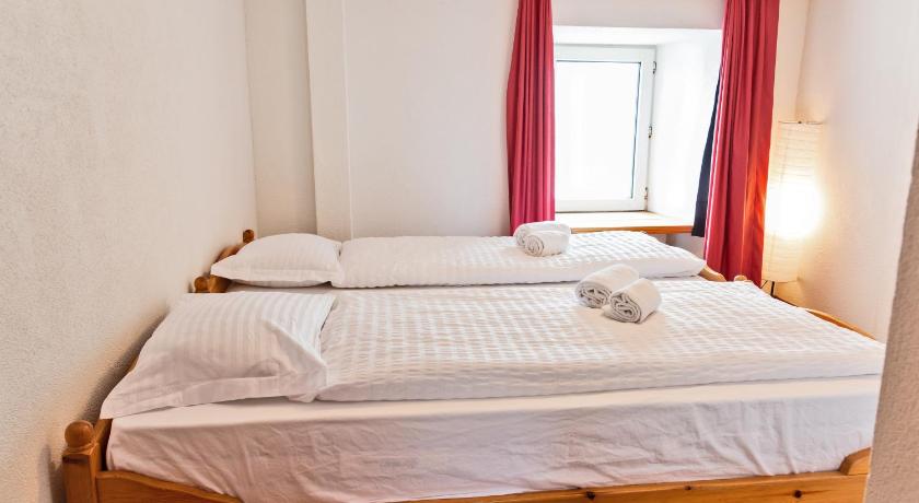 Image of Apartment 8