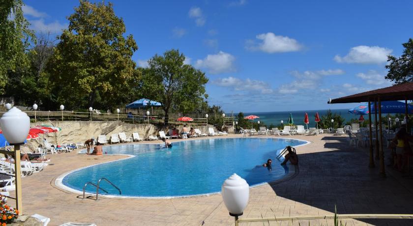 Ahilea Hotel - Free Pool Access — Hotel in Balchik