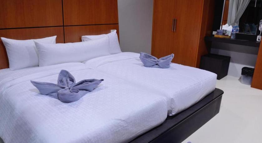 Image of Deluxe Balcony No View - Twin Beds 9