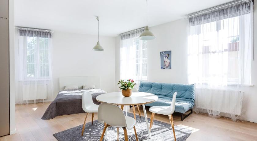 Bright & Cozy Studio In Old Town photo