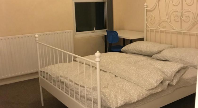 Best Price On Mid Terrace Gresham Street In Coventry Reviews