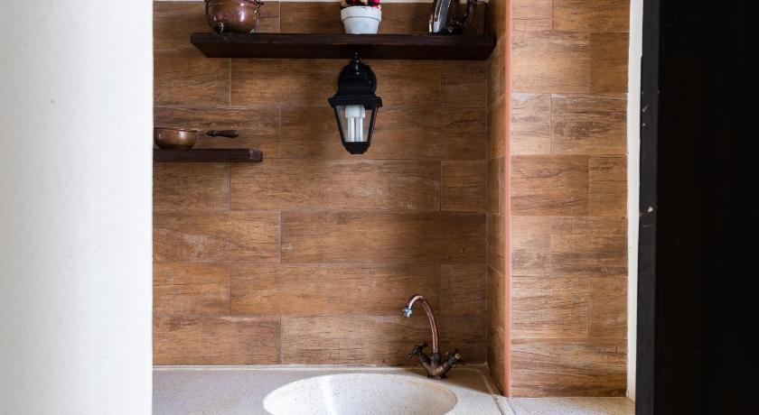 Image of Triple Room with Private Bathroom 16