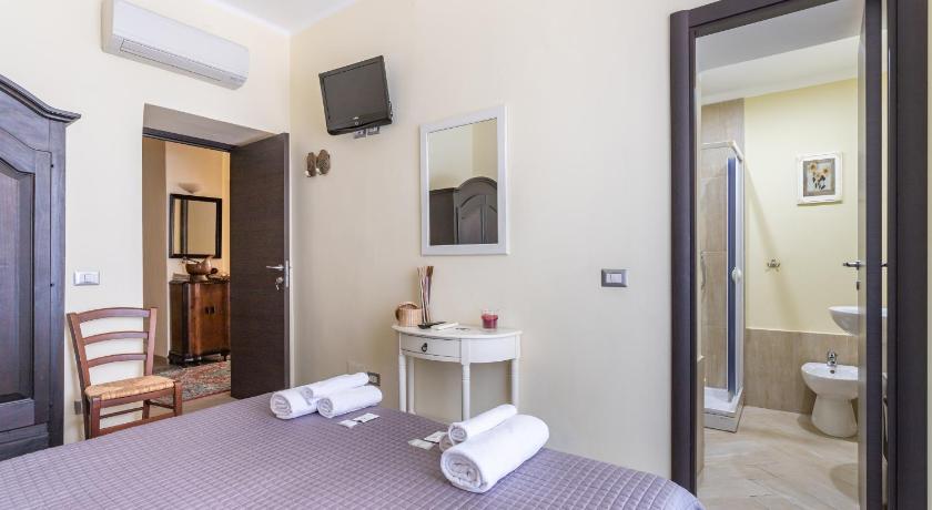 Image of Double Room with Private Bathroom 6