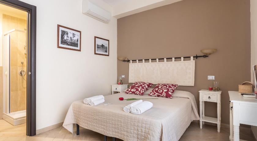 Image of Double Room with Private Bathroom 8