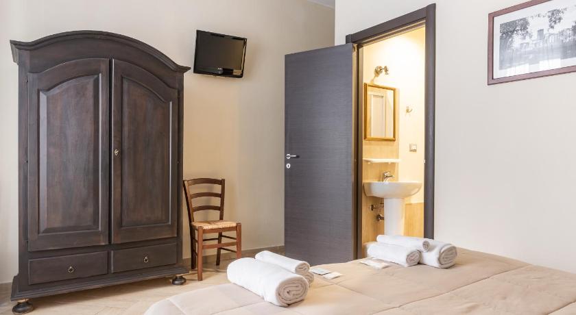 Image of Double Room with Private Bathroom 12