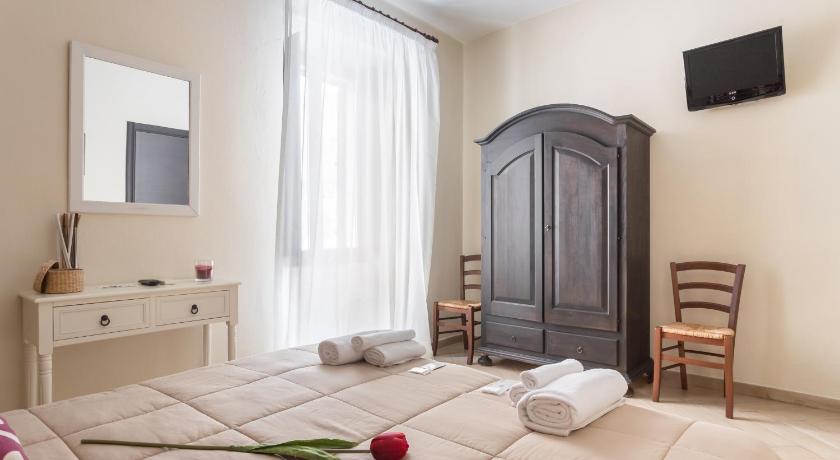 Image of Double Room with Private Bathroom 4