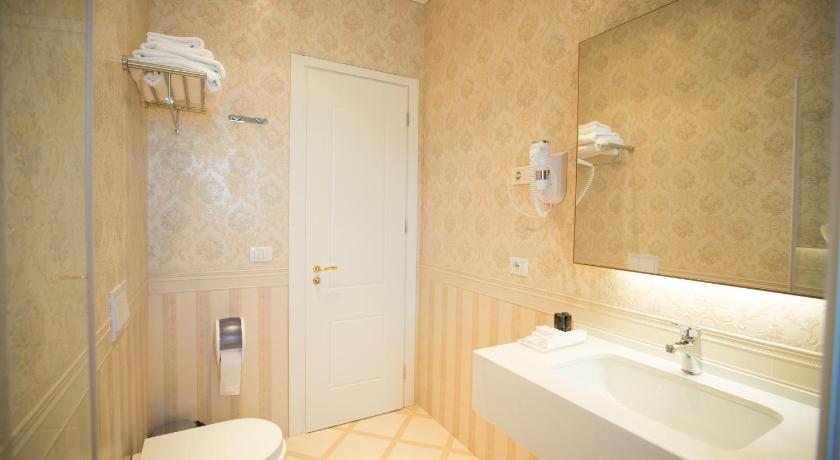 Royal Hill Hotel photo
