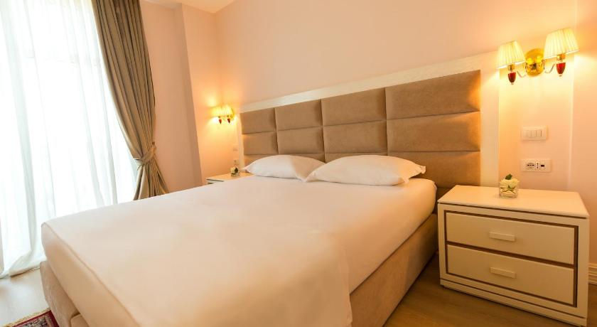 Royal Hill Hotel photo