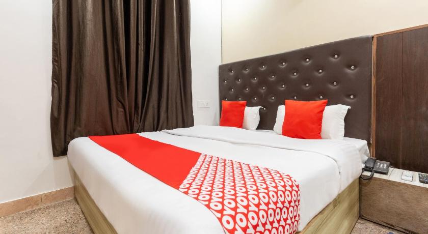 OYO 40649 Hotel Kapoor Residency