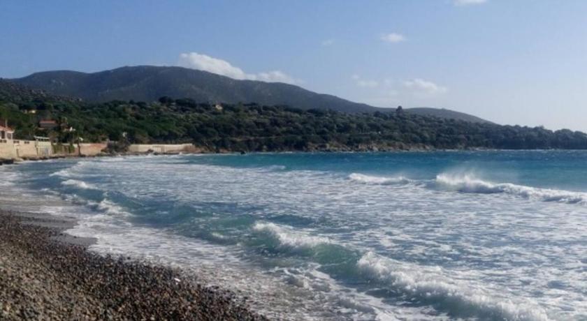 ...a pochi metri dal mare photo