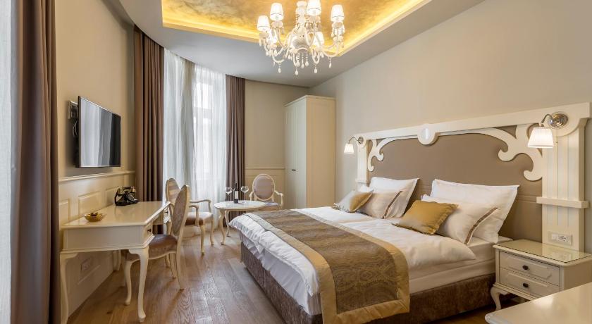 Royal Piazza — Hotel in Split