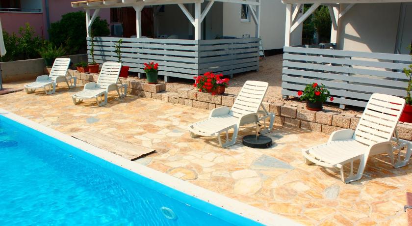 BUNGALOW VICE with pool — Hotel in Drage