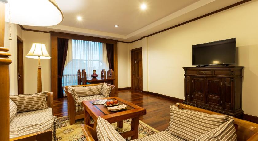 Image of King Suite 8