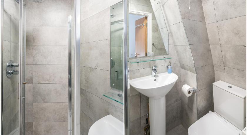 OYO Townhouse New England Victoria