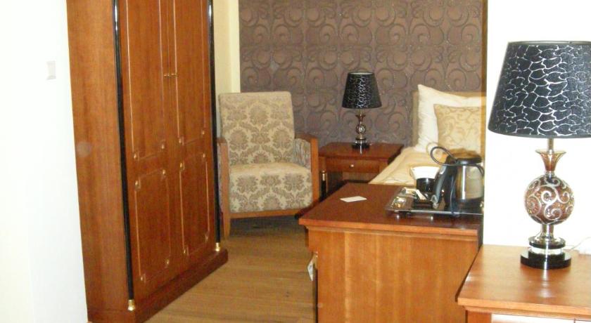 Image of Double Room with Balcony to the Market 9