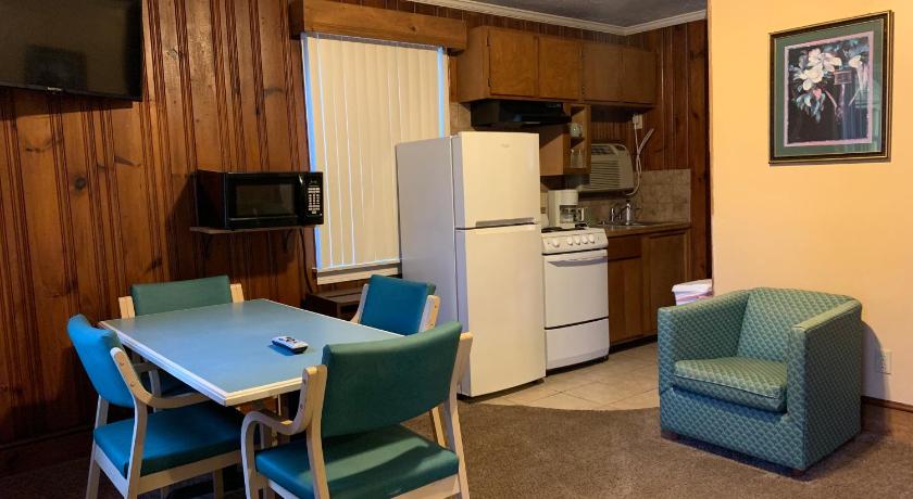 DeWitt Rooms & Cottages photo
