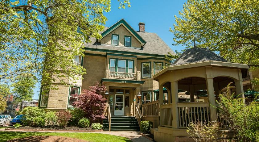 Dundee Arms Inn 200 Pownal St Charlottetown
