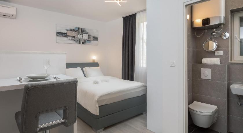 Luxury Studios & Rooms Seven photo