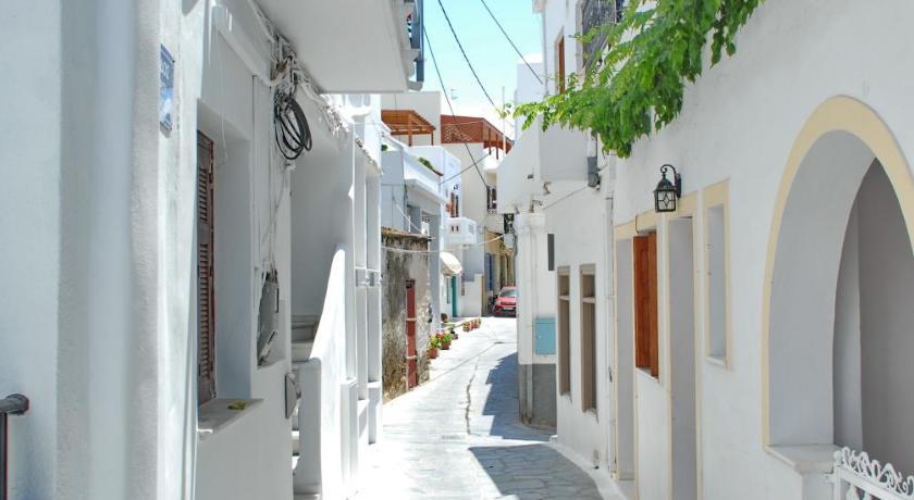 Grandma's Elegant Apartment in Naxos Town - image 5
