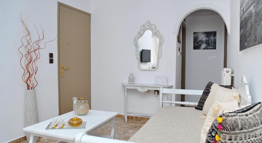 Grandma's Elegant Apartment in Naxos Town - image 13
