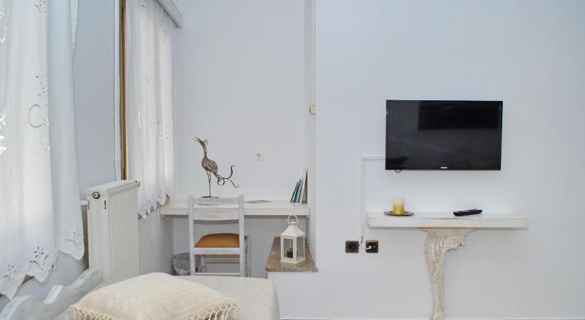 Grandma's Elegant Apartment in Naxos Town - image 10