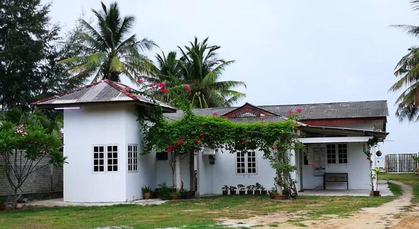 Image of Four-Bedroom House 10