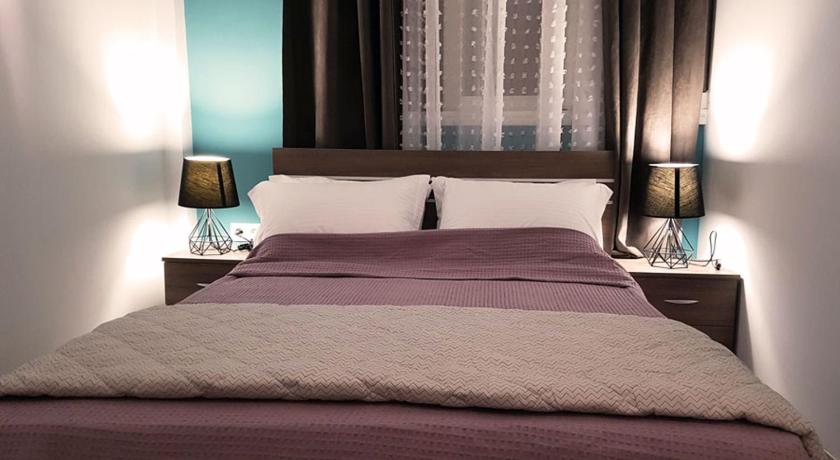 MiCasa SuCasa / Heart of Athens / Brand-New superlux photo
