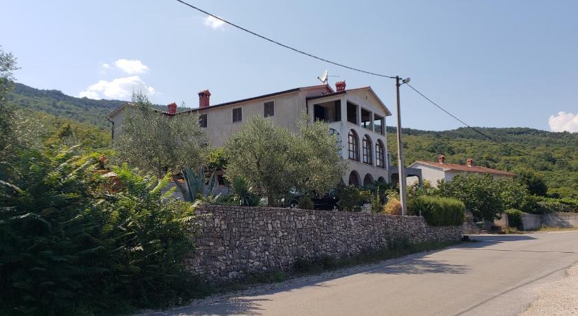 VILLA DIVNA