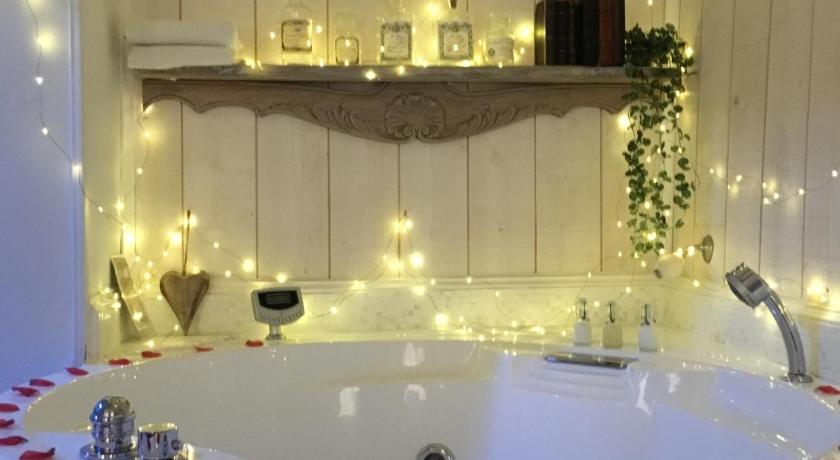 L 39 Escapade Aixoise Sauna Balneo Jacuzzi All Inclusive Entire Apartment Aix En Provence Deals Photos Reviews