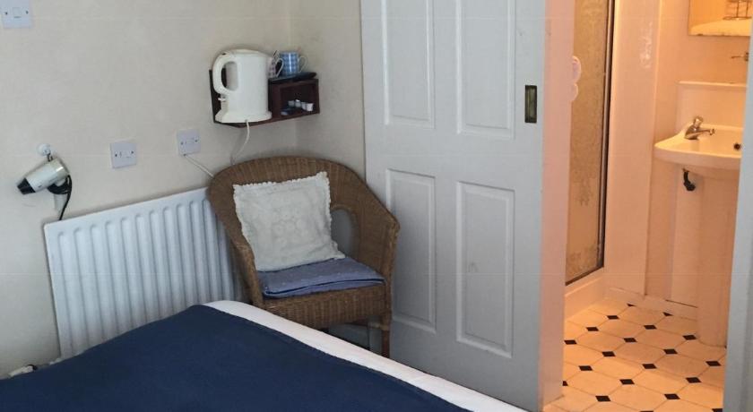Image of Double Room with King Bed 5