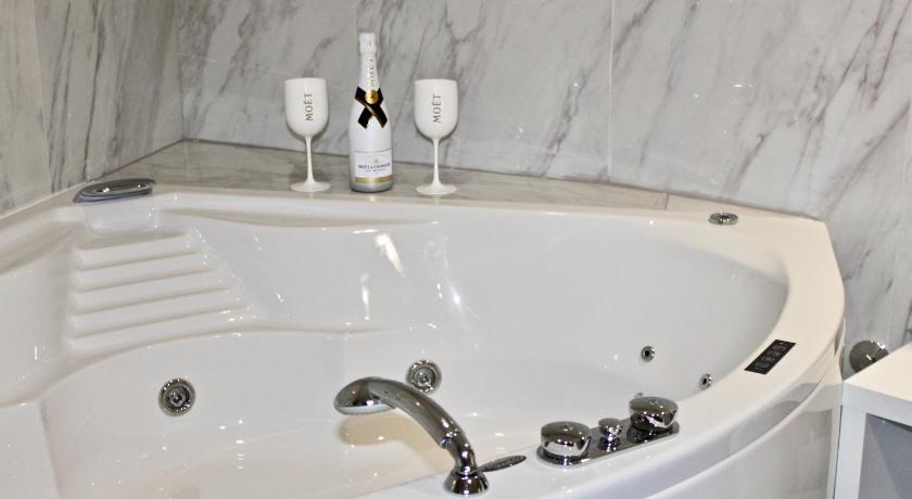 Image of Lifestyle King Room 17