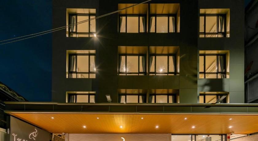 P18 Hotel - image 2