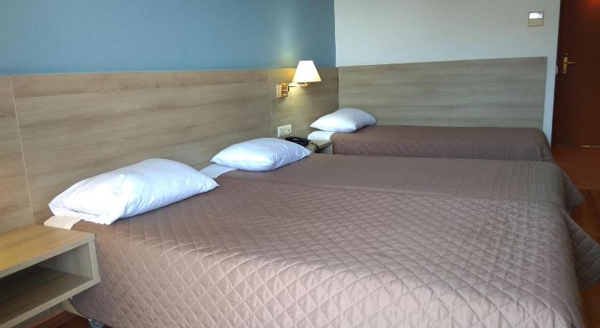 Image of Triple Room with City View 3