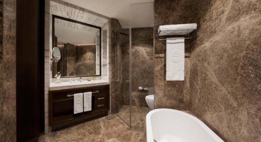 Image of Executive Suite - 10% discount on Food & Soft Beverages & Laundry - Evening cocktails and canapés at the Horizon Club Lounge from 6pm – 8pm 2