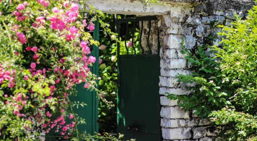 Flora's Guesthouse 'The Fir Gate' photo