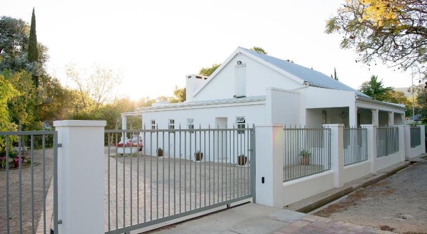 Plumbago Cottages — Hotel in Robertson